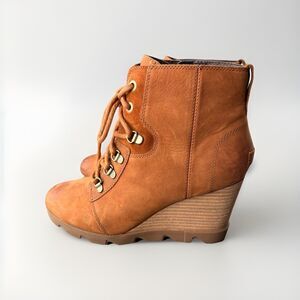 Sorel Joan Uptown Lace Boot Size 10 Tan Nubuck Leather Suede Wedge Bootie